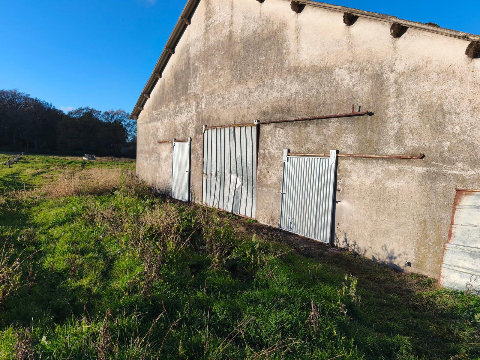 FABRICATION ET POSE DE 2 PORTES