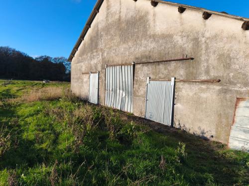 FABRICATION ET POSE DE 2 PORTES